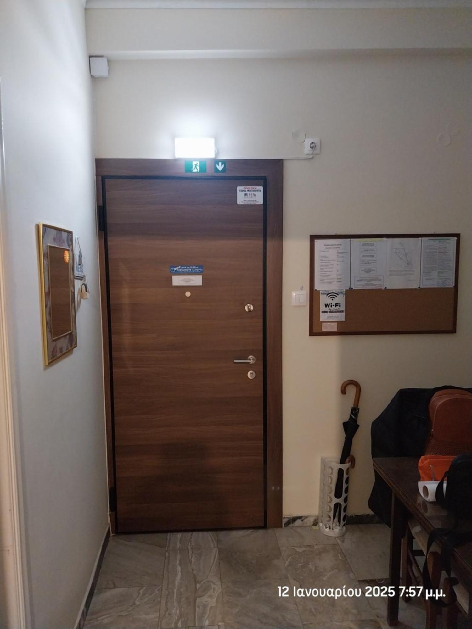 Cozy & Bright Home 50M From Subway -Agios Antonios Athena Bagian luar foto